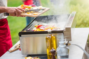 Comment nettoyer une plancha : conseils et astuces