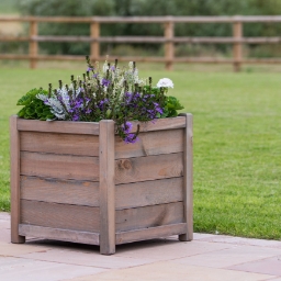 Bacs à fleurs et cache-pots