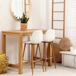 Chaises et tabourets de bar