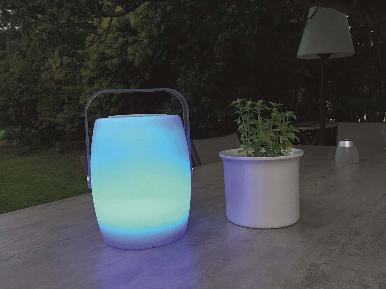 Mr.Bricolage - Lampe baladeuse extérieur en bluetooth rechargeable mini so  play 29,90 € 👉